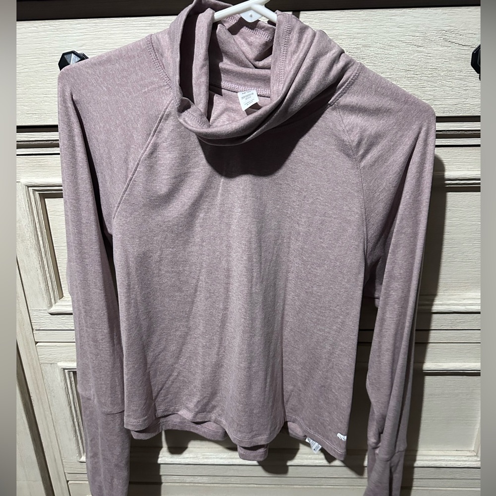 Athletic long sleeve crop top